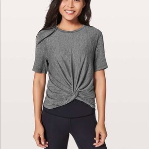 Lululemon crescent shirt size 4